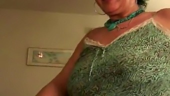 Mature Milf Gives A Blowjob And Gets Cummed On