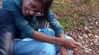 Amateur Desi Swathi Teacher Gets Naughty In The Great Outdoors