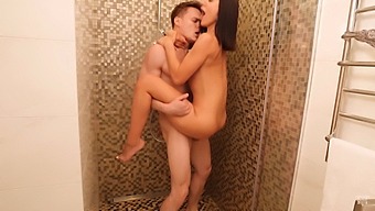 Amateur Couple Has Steamy Shower Sex In High Definition