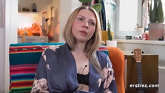 Nelio, A Berlin-Based Songwriter, Indulges In Solo Play In Her Shared Space